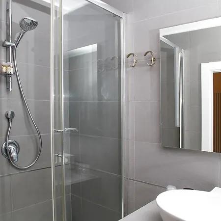 Lea Guest house *